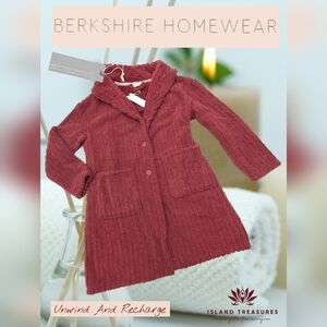 NWT Berkshire Homewear Spa Robe Size XS Windsor Wine  Fluffy Buttons & Pockets